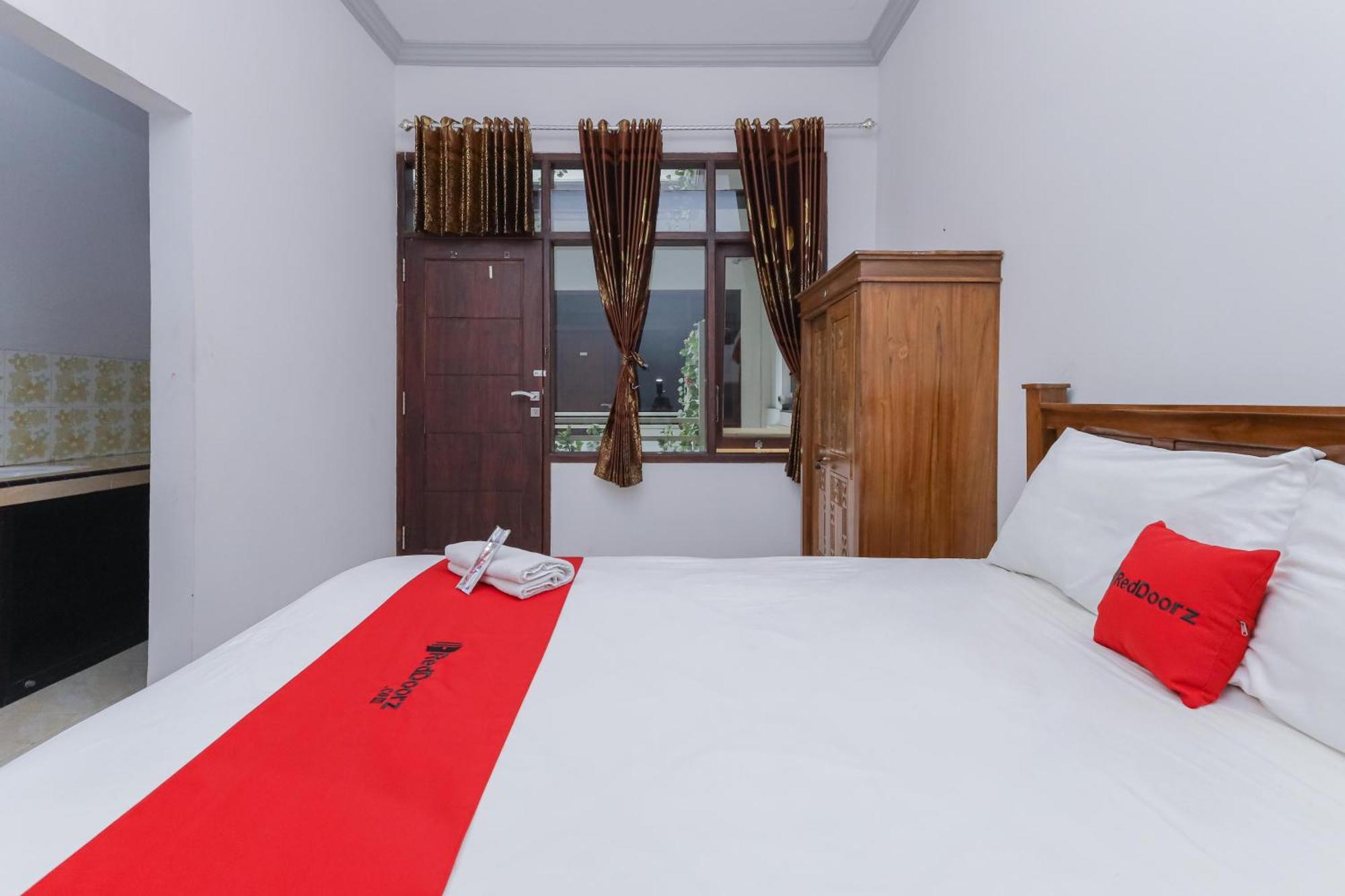 Reddoorz At Pondok Candra Surabaya Exterior foto