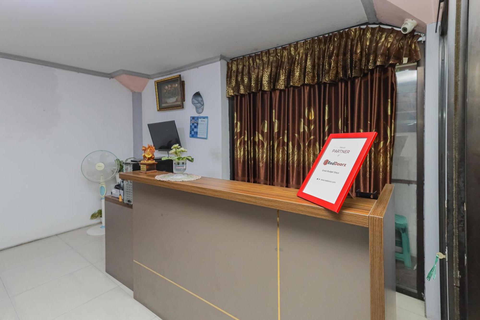 Reddoorz At Pondok Candra Surabaya Exterior foto