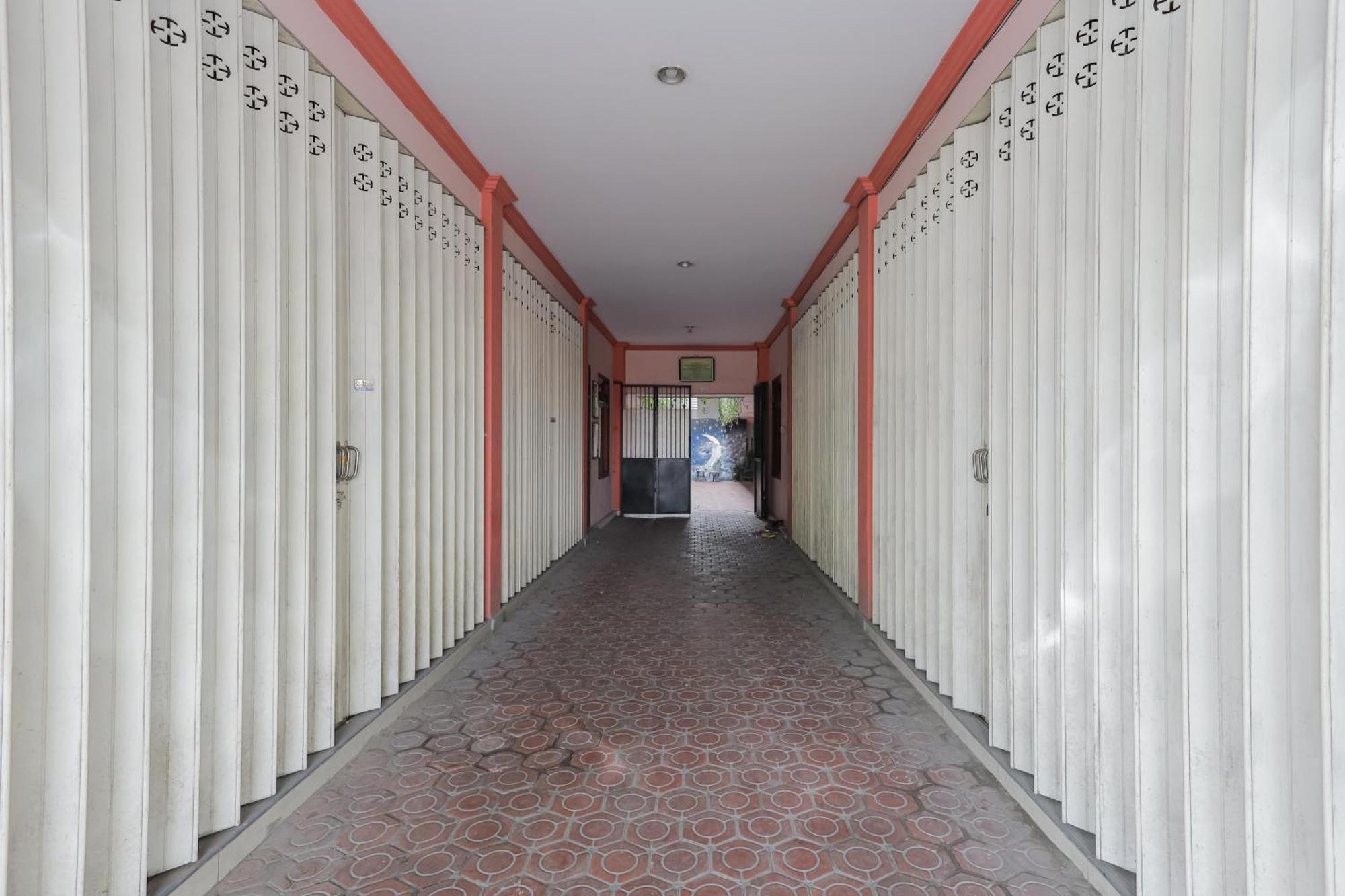Reddoorz At Pondok Candra Surabaya Exterior foto