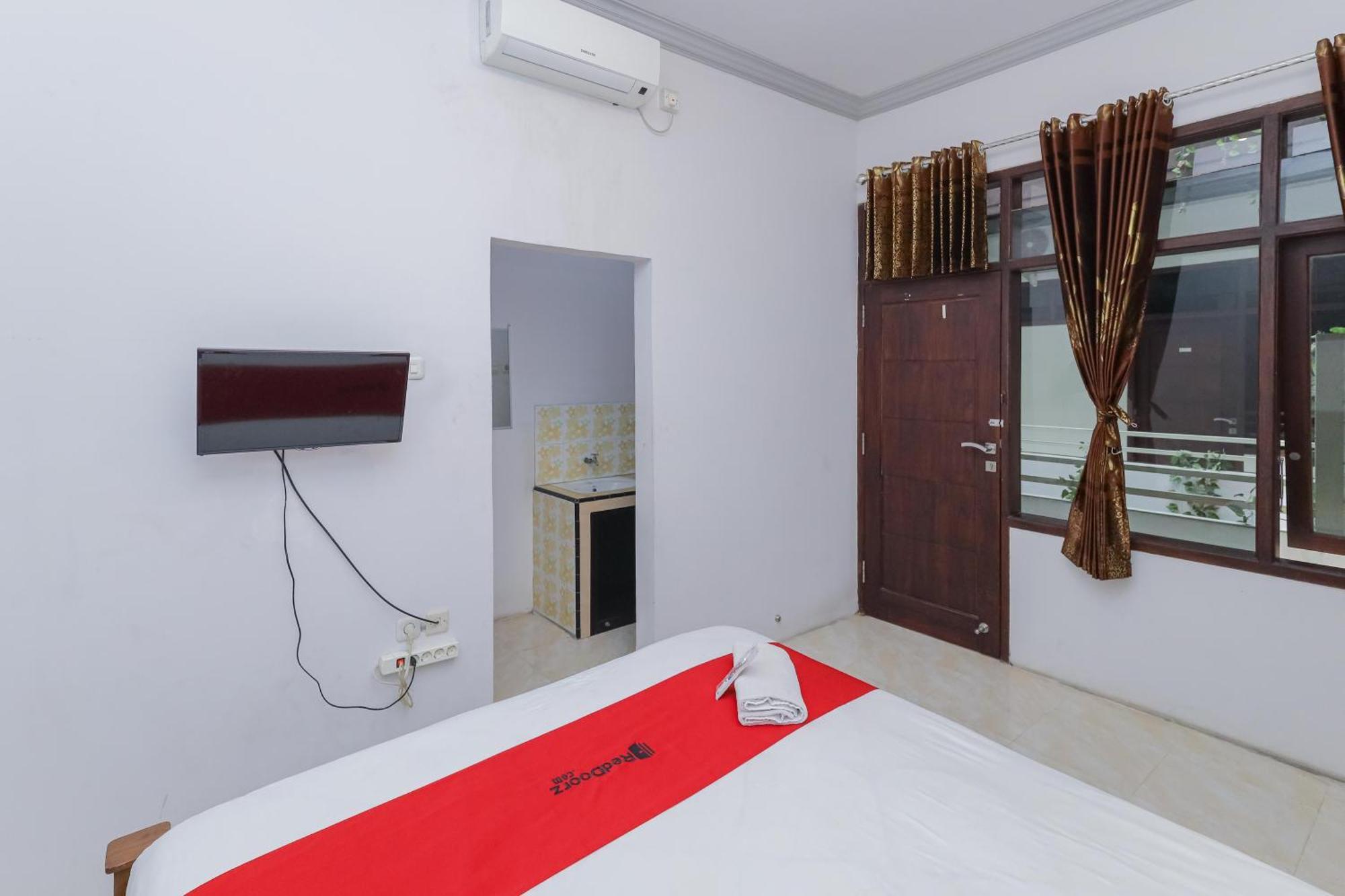 Reddoorz At Pondok Candra Surabaya Exterior foto